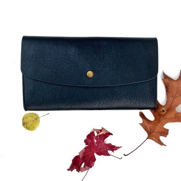 Fossil Black Pebbled Leather Flap Wristlet Wallet Minimalist Leather Staple NEW - Picture 3 of 12